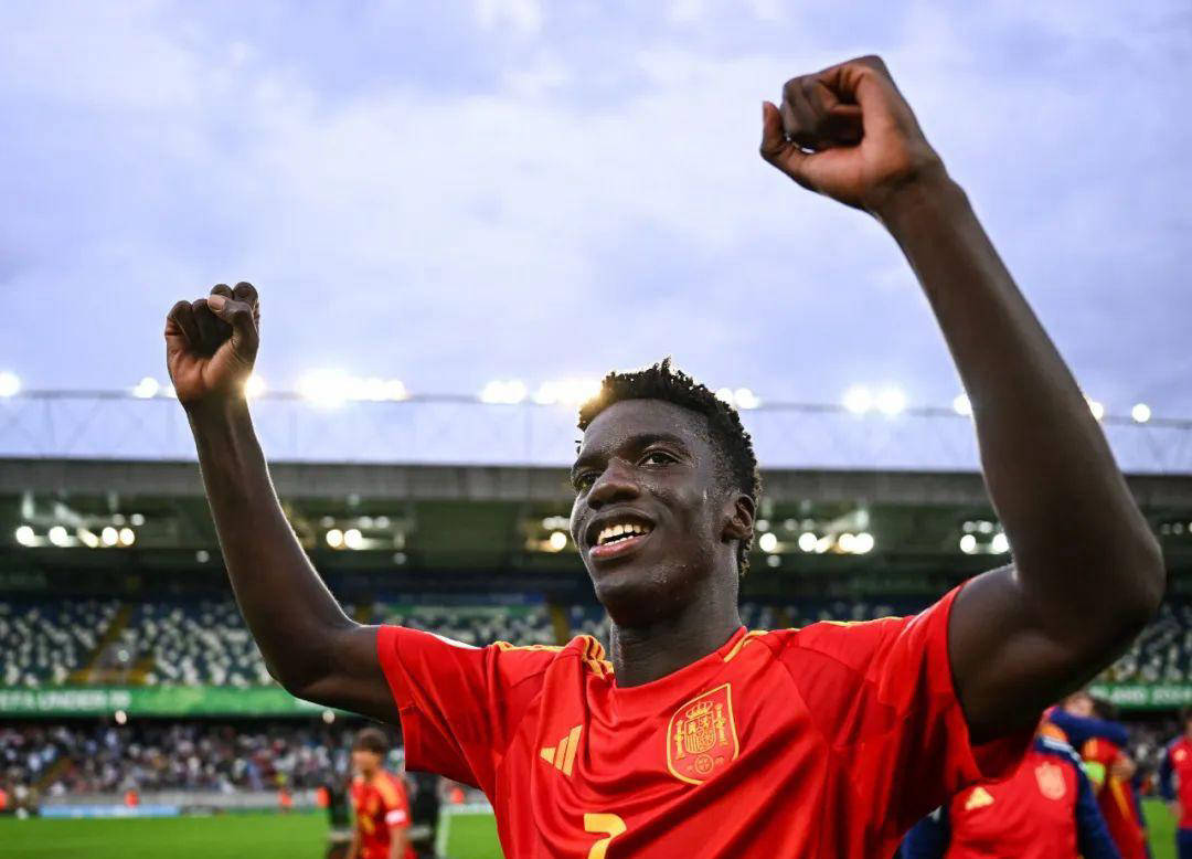 B体育体育在线登录-曼联主帅临危受命，破门得分带领球队取胜的简单介绍