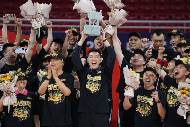 B体育体育投注-球队实力横空出世,斩获连胜引人注目