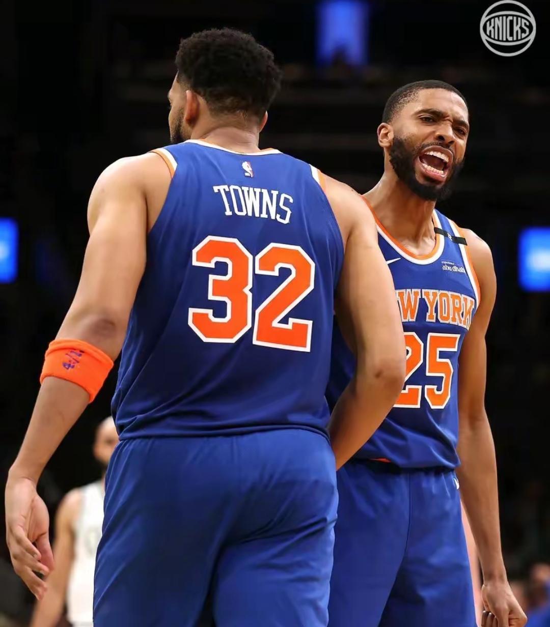 尼克斯球员团结协作，实现胜利