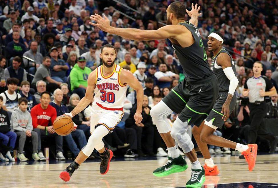 B体育体育投注-独行侠遭遇雄鹿反超,遗憾失利