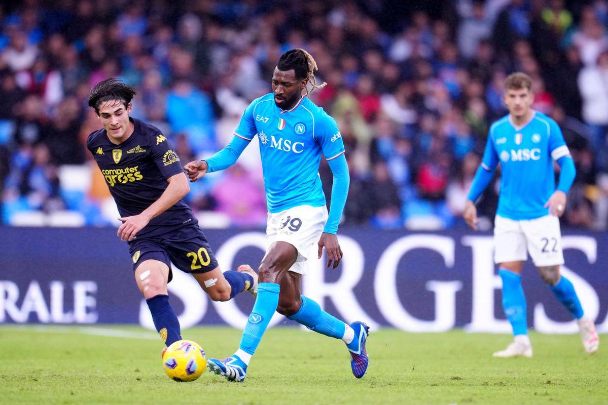 那不勒斯主场不敌锡耶纳,领先优势缩小的简单介绍 那不勒斯主场不敌锡耶纳,领先优势缩小的简单介绍