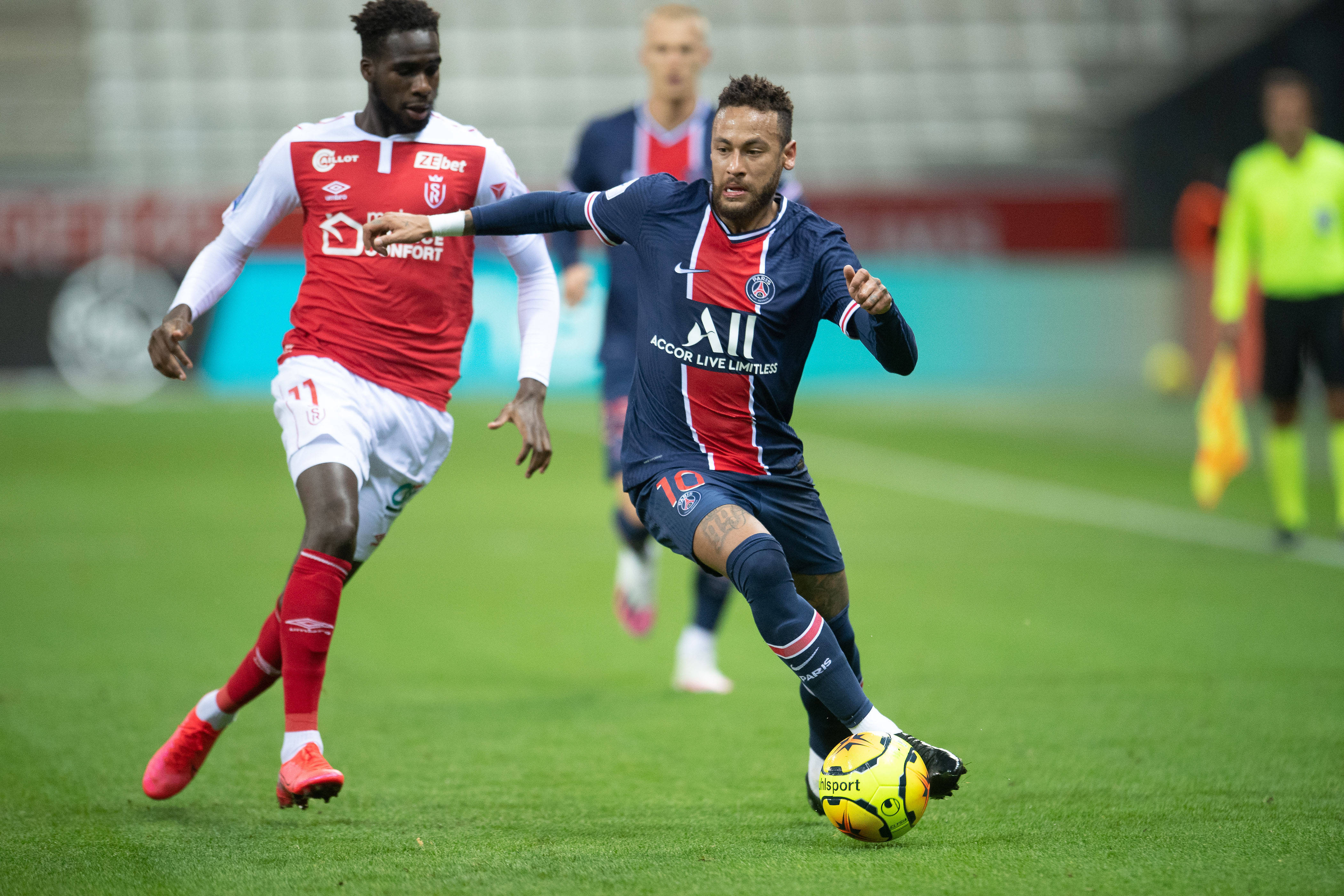 关于里尔队实力强劲,轻松战胜对手,拿下宝贵三分的信息 关于里尔队实力强劲,轻松战胜对手,拿下宝贵三分的信息