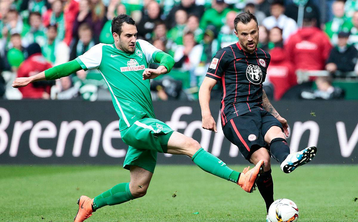 B体育体育网页版-勒沃库森主场失利,球队状态低迷