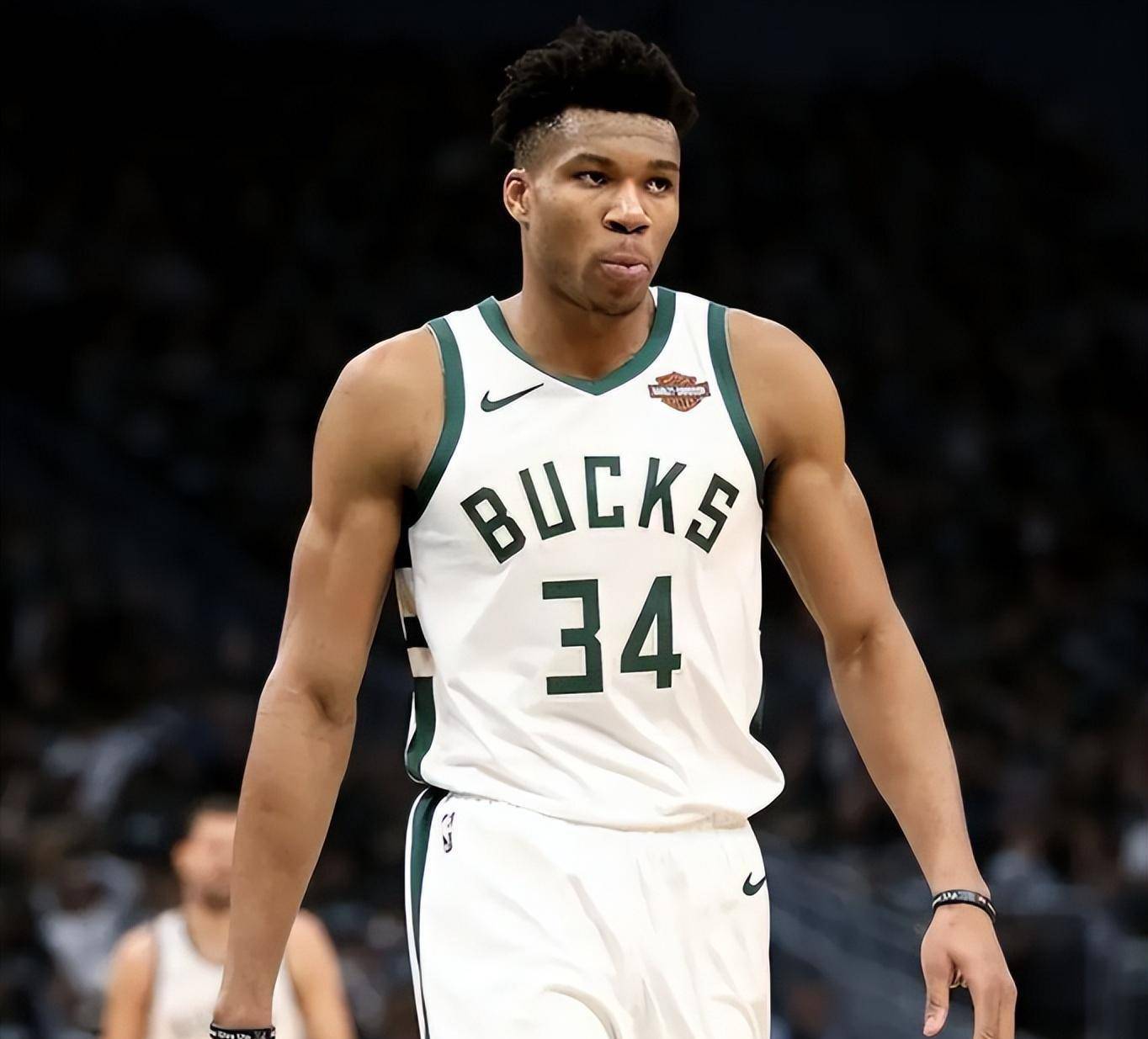 B体育体育新闻-雄鹿队豪取大捷,巩固联盟排名的简单介绍