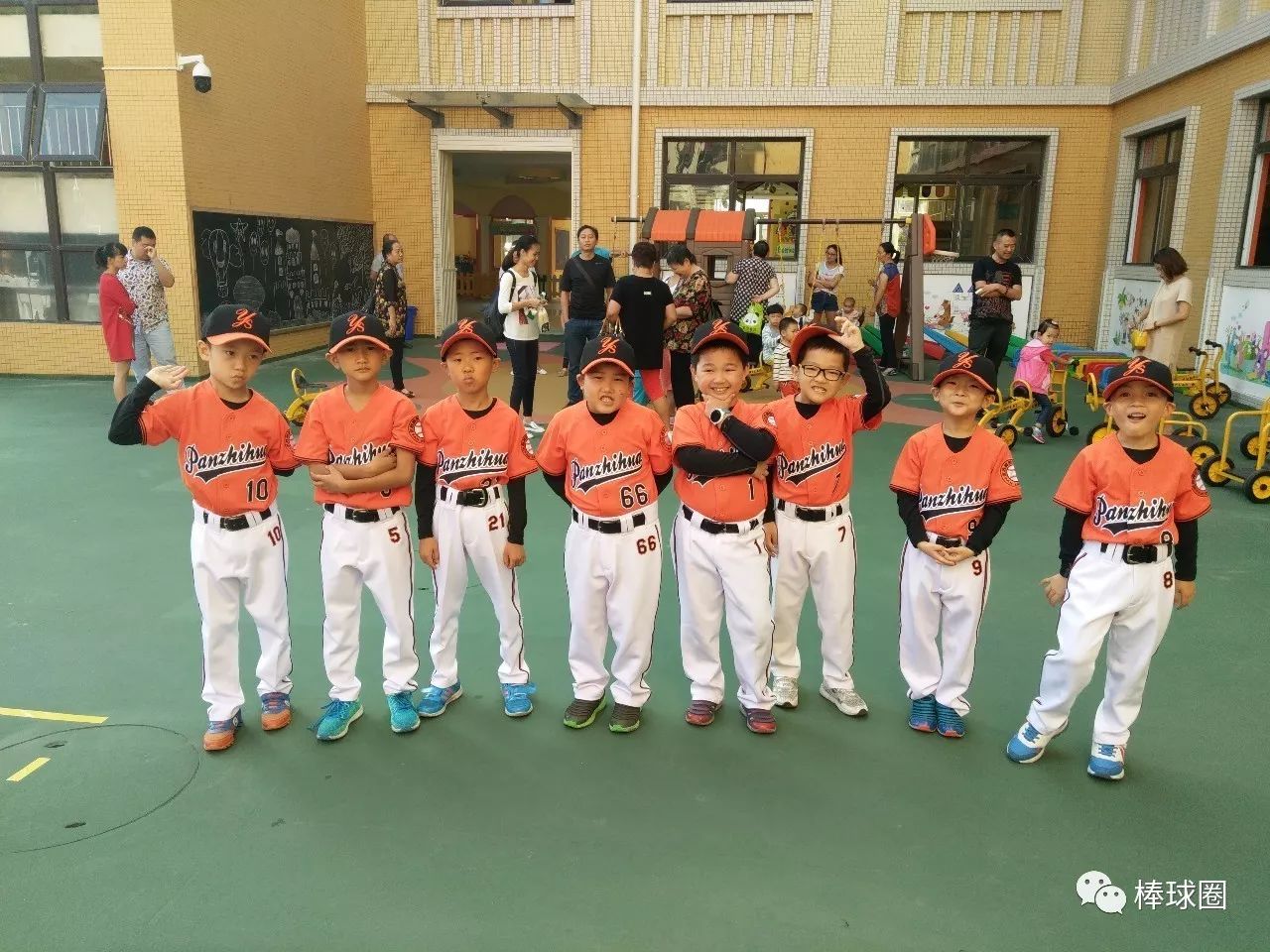 球队发起慈善活动,得到社会广泛支持 球队发起慈善活动,得到社会广泛支持