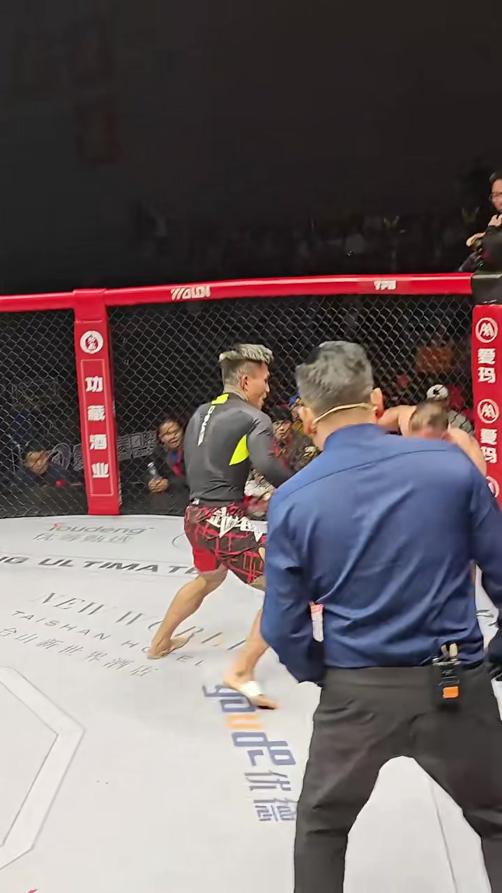 伊朗击剑选手连胜对手,晋级八强 伊朗击剑选手连胜对手,晋级八强