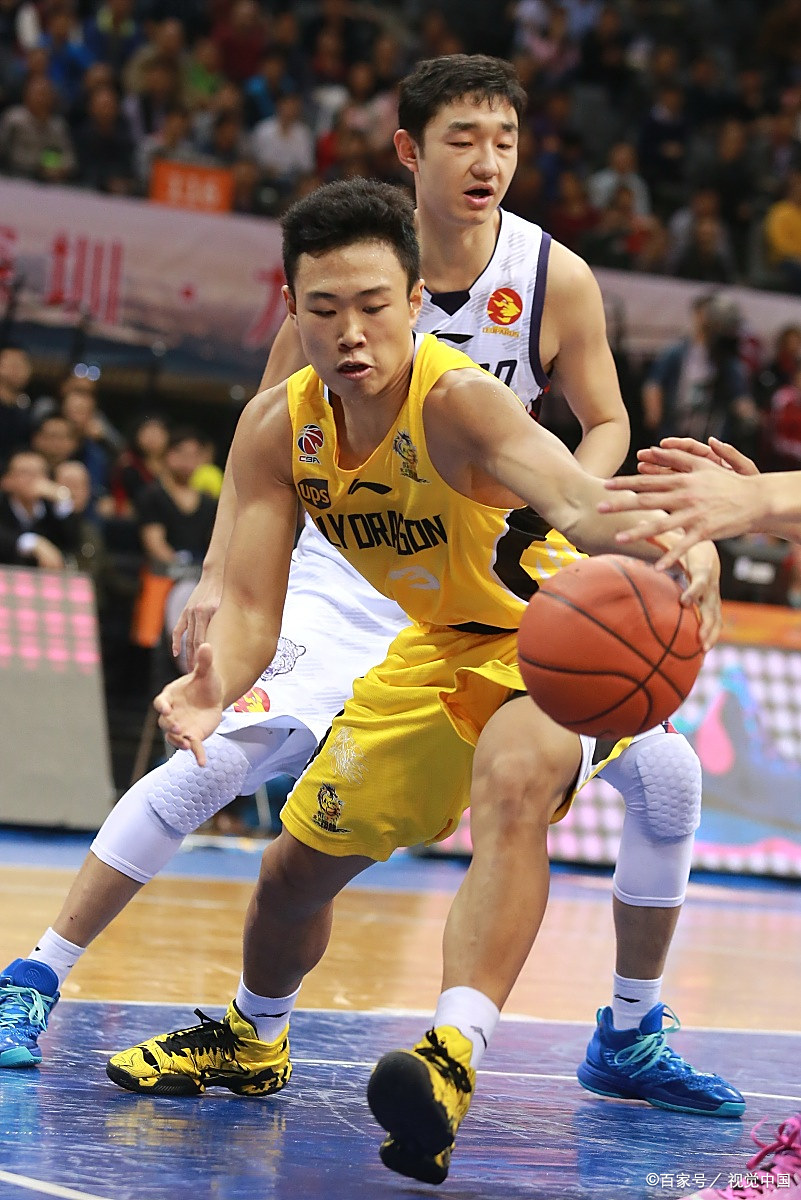 瞩目比赛中球员表现抢眼,展现出色实力 瞩目比赛中球员表现抢眼,展现出色实力