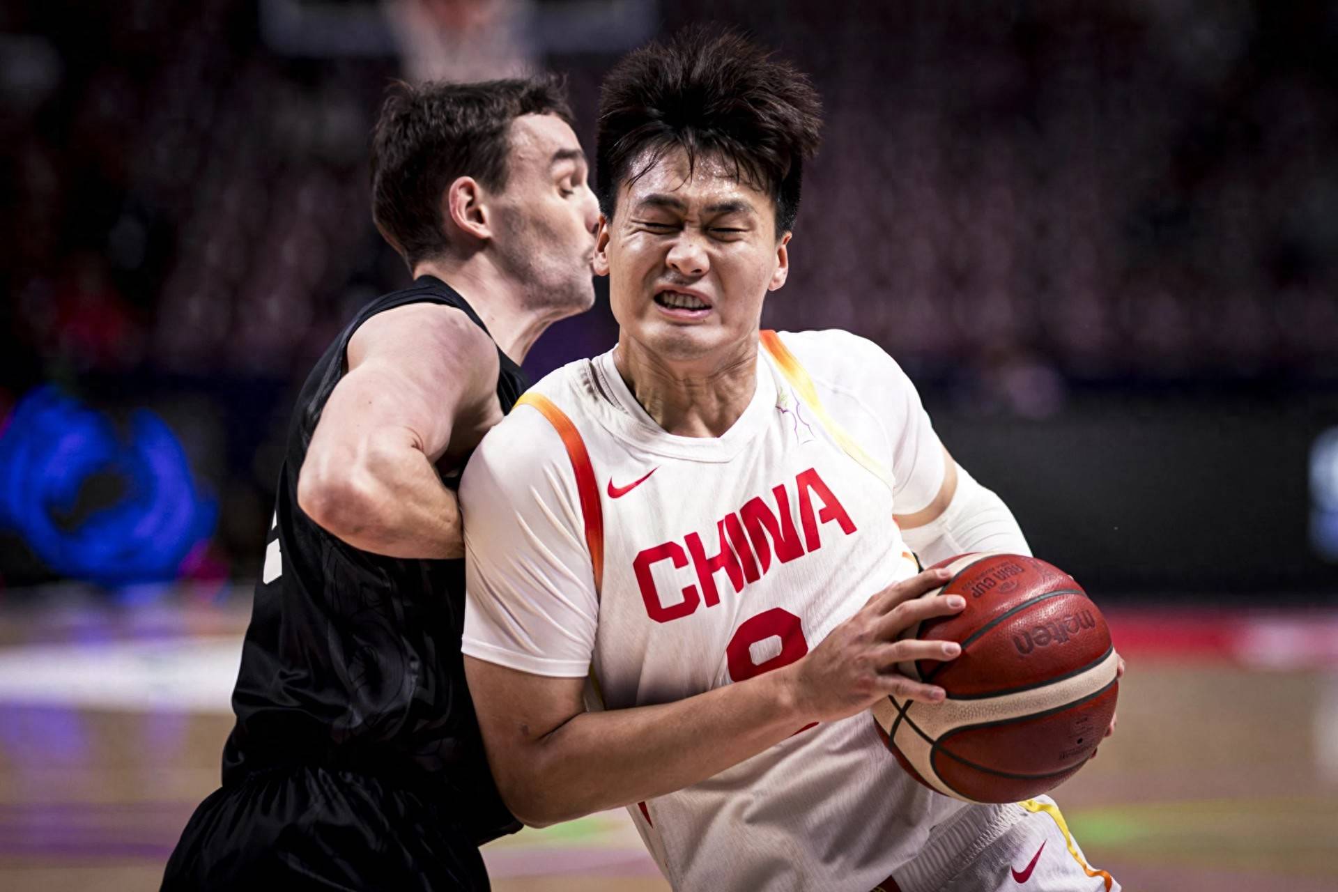 B体育体育app下载-关于马刺队大将赛后称赞中国男篮团结拼搏精神,期待再次交手的信息