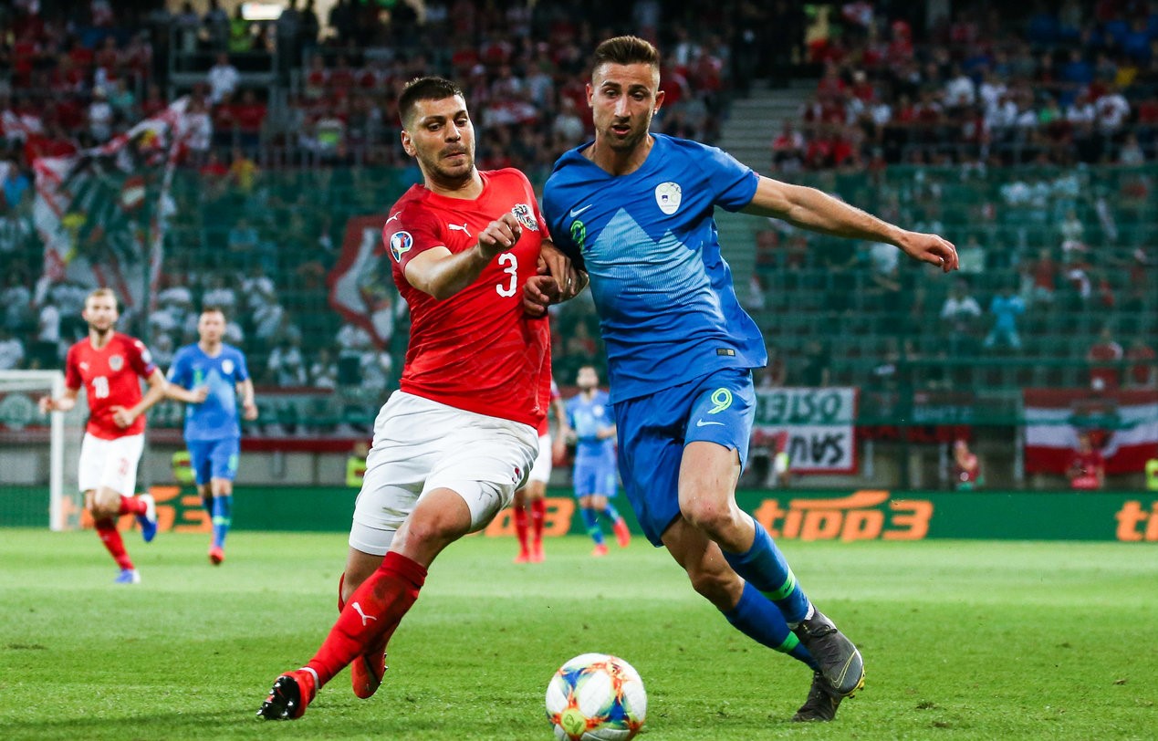 B体育体育教练-丹麦与芬兰的平局:欧洲足球赛事中的绝妙表现