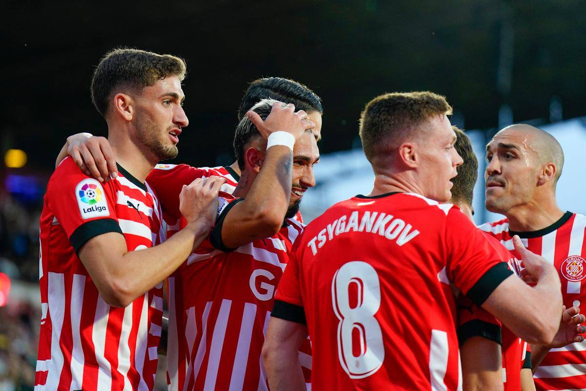 包含欧洲足球赛事激情迸发，豪门之间对抗的词条