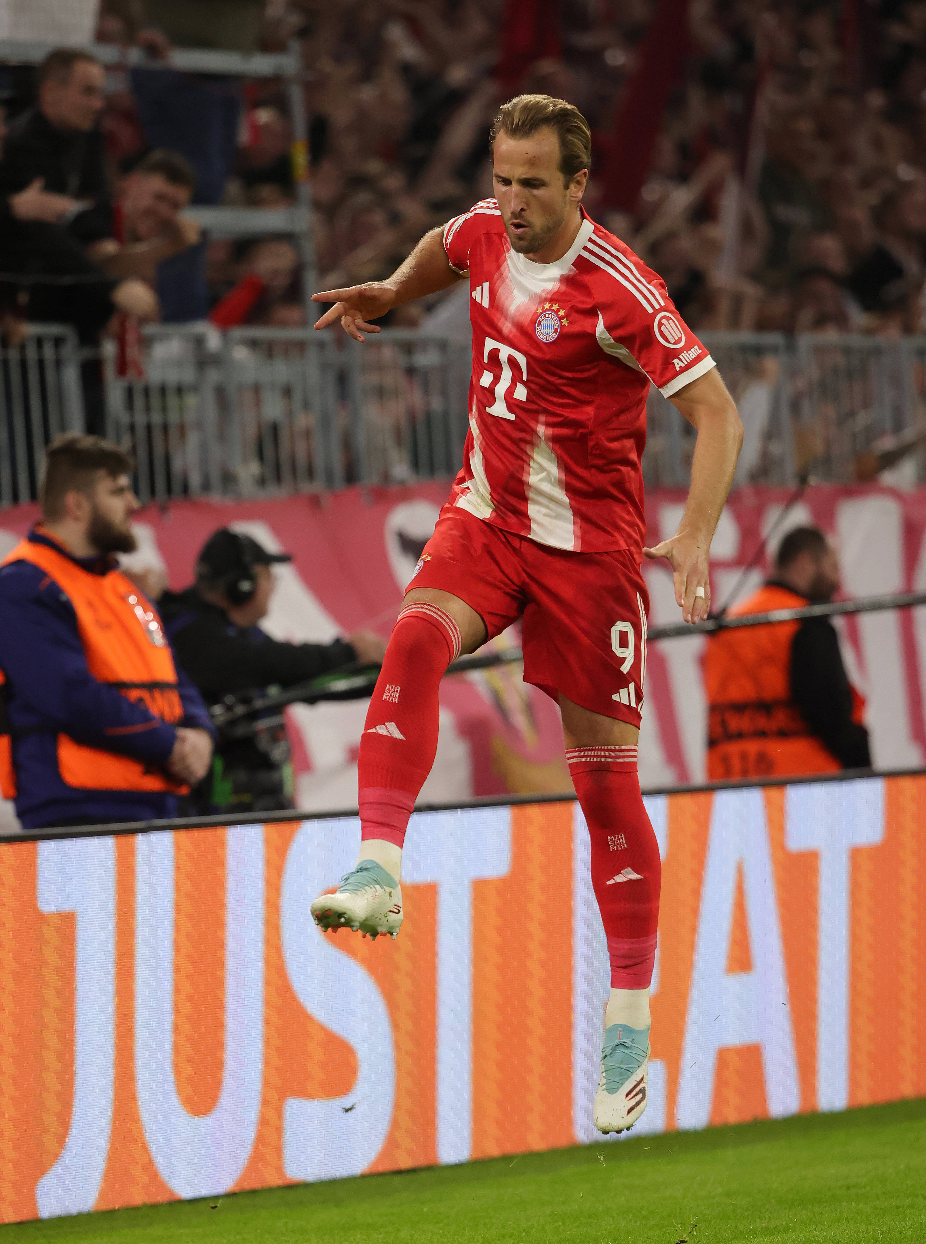 包含拜仁慕尼黑全力争取晋级，欧冠未来难测的词条